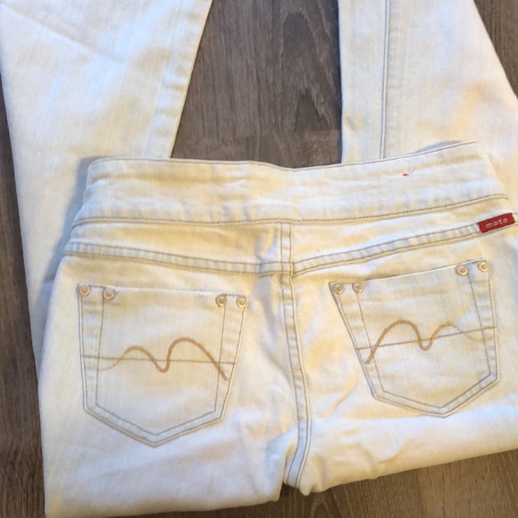 Light Wash Moto Jeans with wide bottoms - Picture 8 of 16